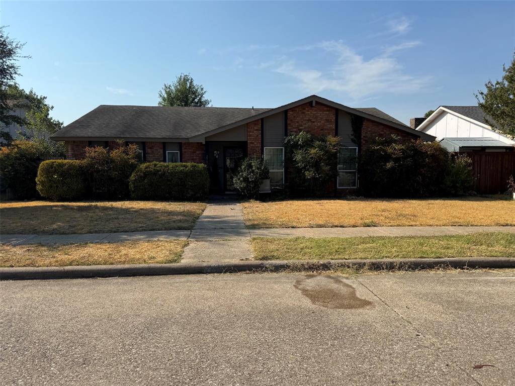 2706 Gayle Dr, Garland, TX 75044