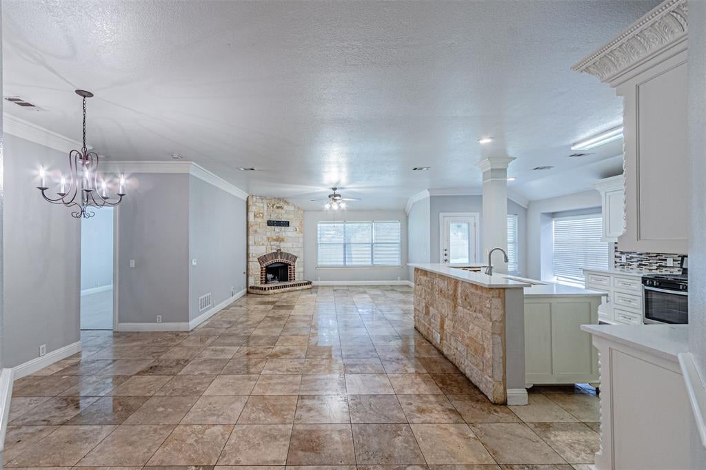 8220 Mossberg Dr, Arlington, TX 76002 photo