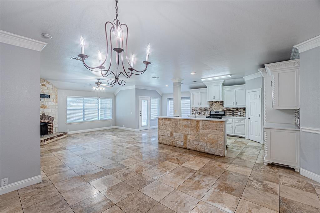 8220 Mossberg Dr, Arlington, TX 76002 photo