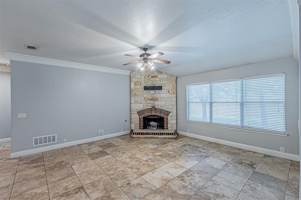 8220 Mossberg Dr, Arlington, TX 76002 photo
