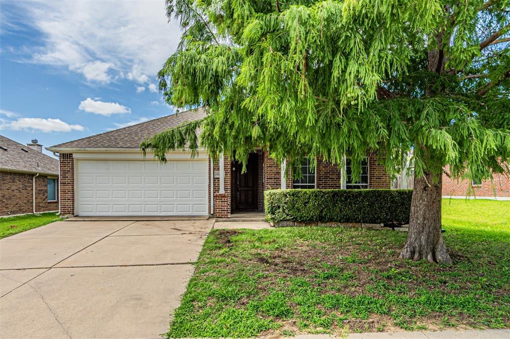 8220 Mossberg Dr, Arlington, TX 76002
