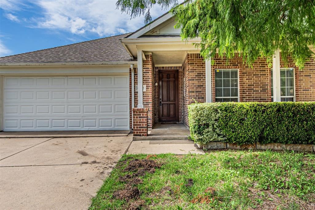 8220 Mossberg Dr, Arlington, TX 76002 photo
