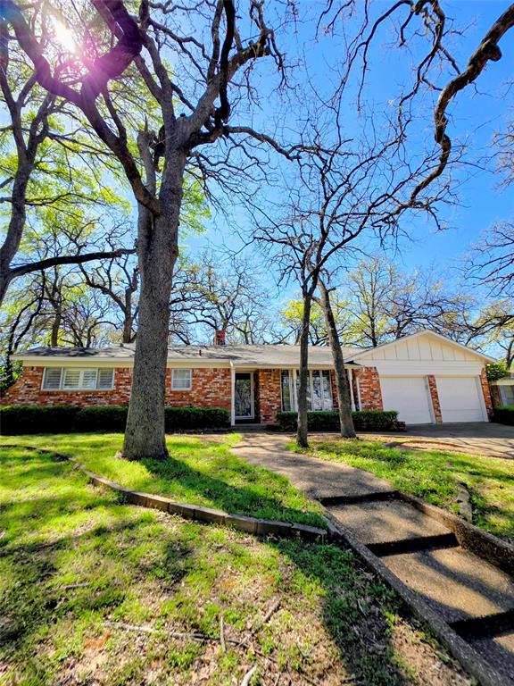 1020 Redbud Ct, Arlington, TX 76012