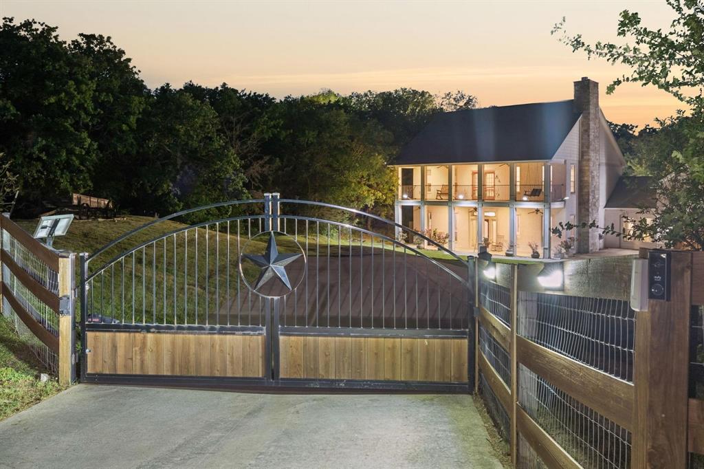 660 Alexandrite Dr, Oak Point, TX 75068