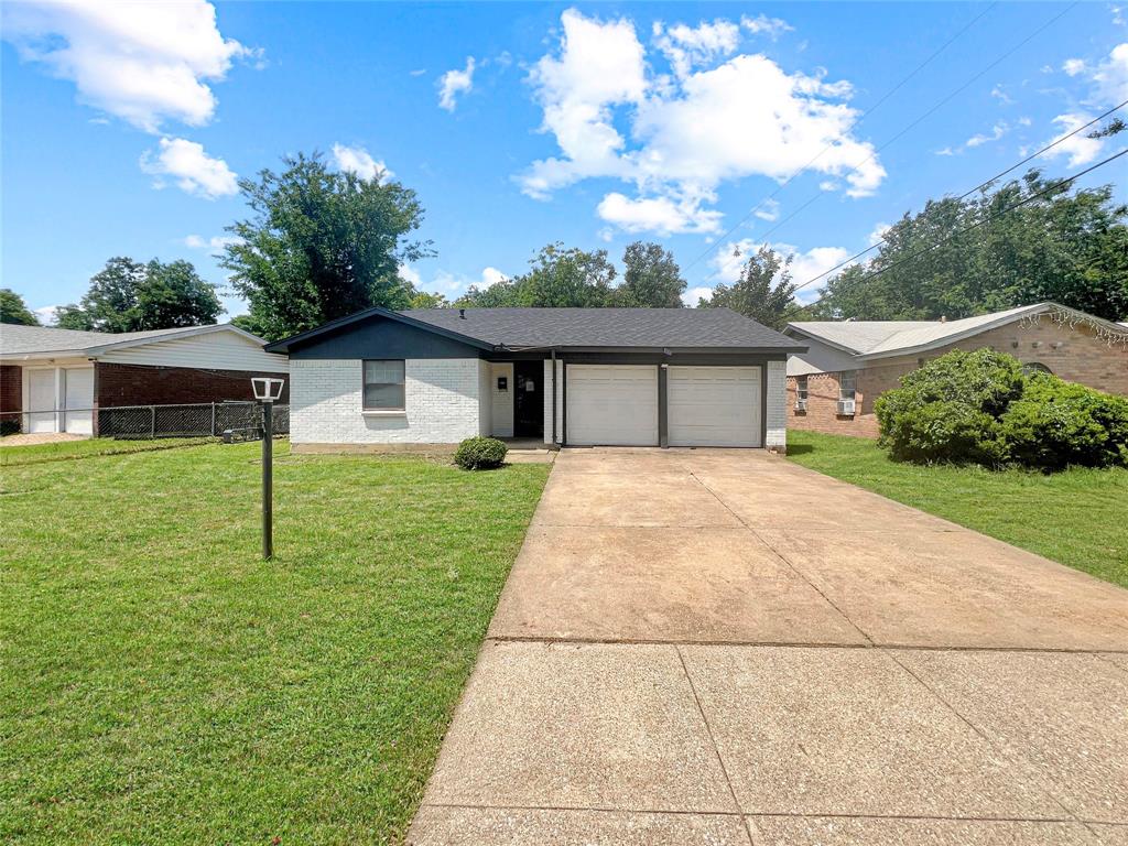 3008 Farrell Ln, Fort Worth, TX 76119