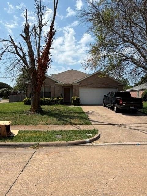 822 Breton Dr, Glenn Heights, TX 75154