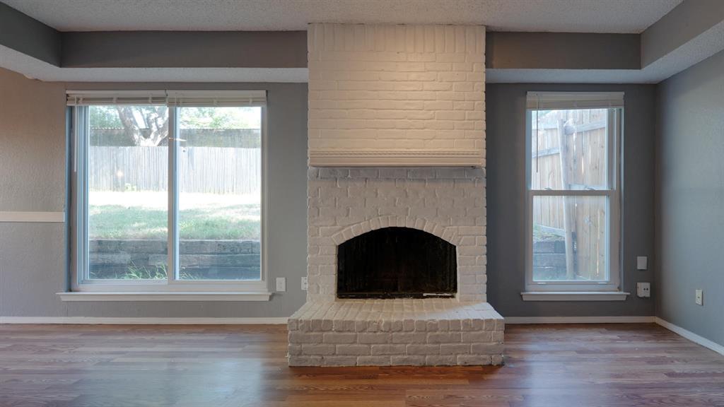 2010 W Sanford St, Arlington, TX 76012 photo
