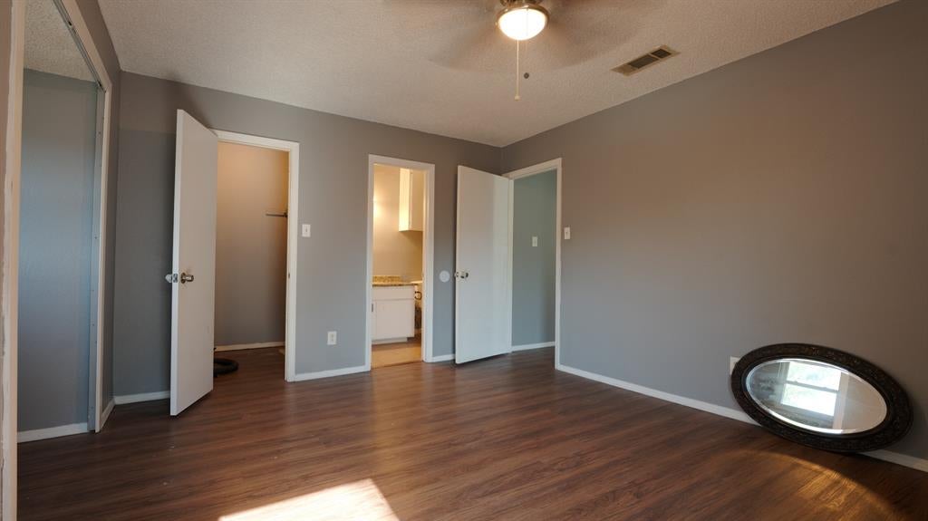 2010 W Sanford St, Arlington, TX 76012 photo