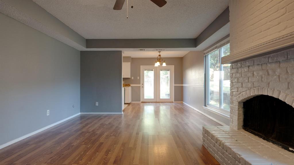 2010 W Sanford St, Arlington, TX 76012 photo