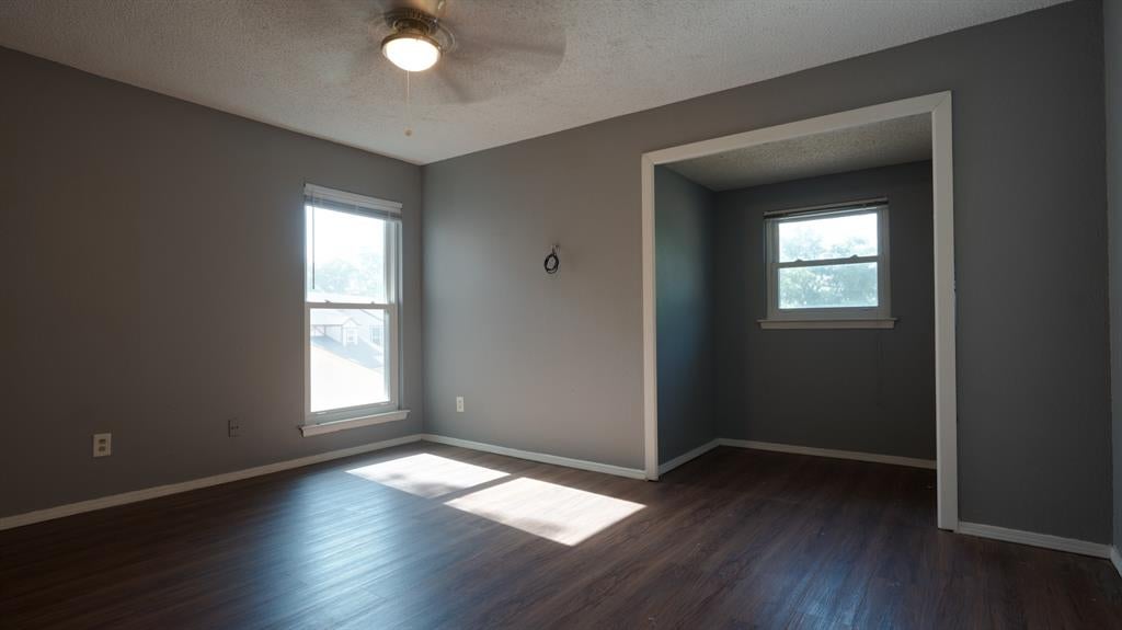 2010 W Sanford St, Arlington, TX 76012 photo
