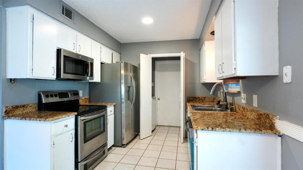 2010 W Sanford St, Arlington, TX 76012 photo
