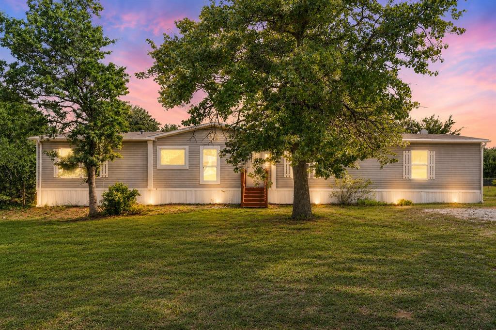 139 Cedar Dr, Azle, TX 76020