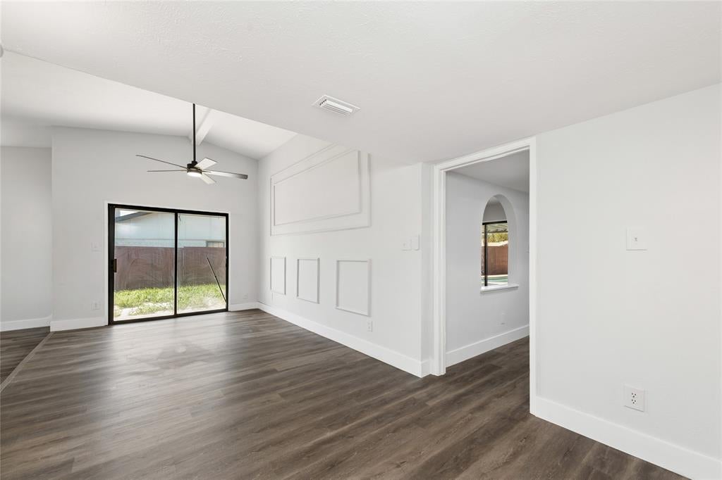 2119 Meadfoot Rd, Carrollton, TX 75007 photo