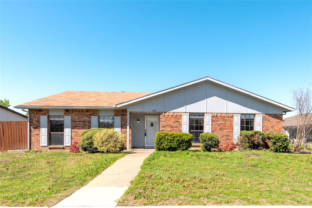 2119 Meadfoot Rd, Carrollton, TX 75007