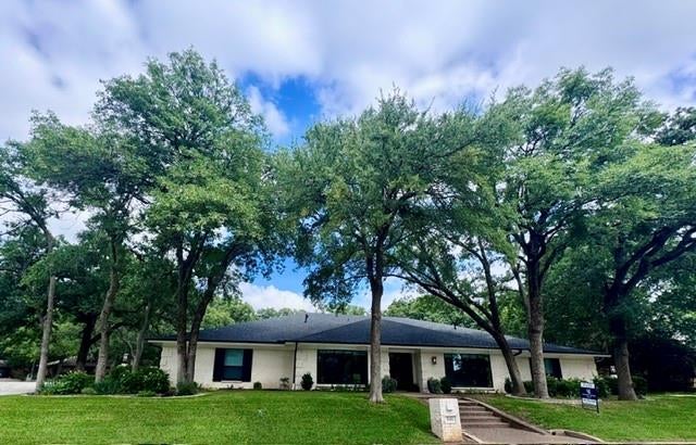 501 N Havenwood Ln, Fort Worth, TX 76112 photo