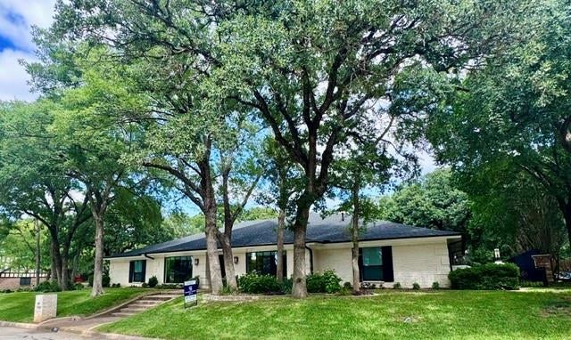 501 Havenwood Ln, Fort Worth, TX 76112