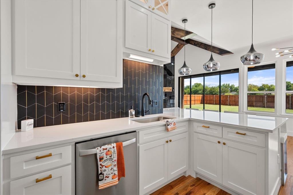 122 Yvonne St, Red Oak, TX 75154 photo