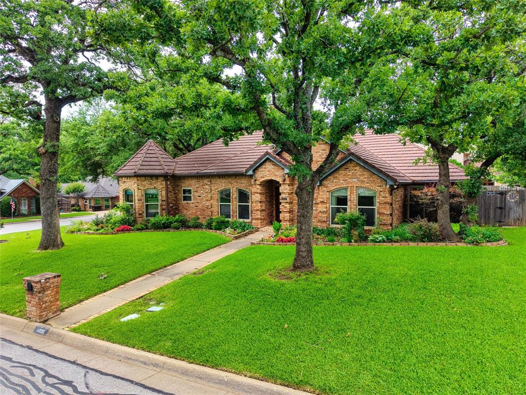 4930 High Creek Dr, Arlington, TX 76017
