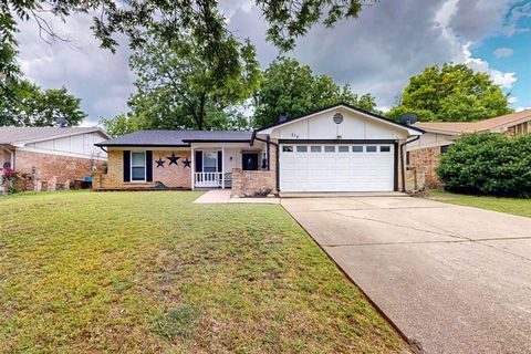 Single Family Residence in Arlington TX 214 Nicki Lane.jpg
