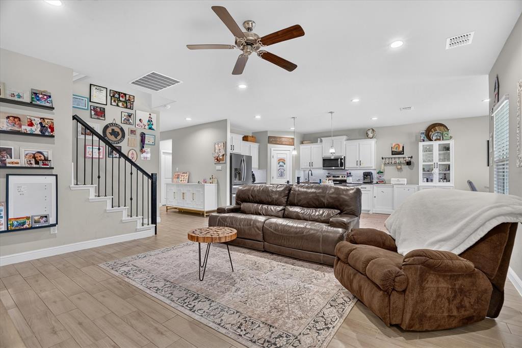 1425 Bennett Dr, Burleson, TX 76028 photo