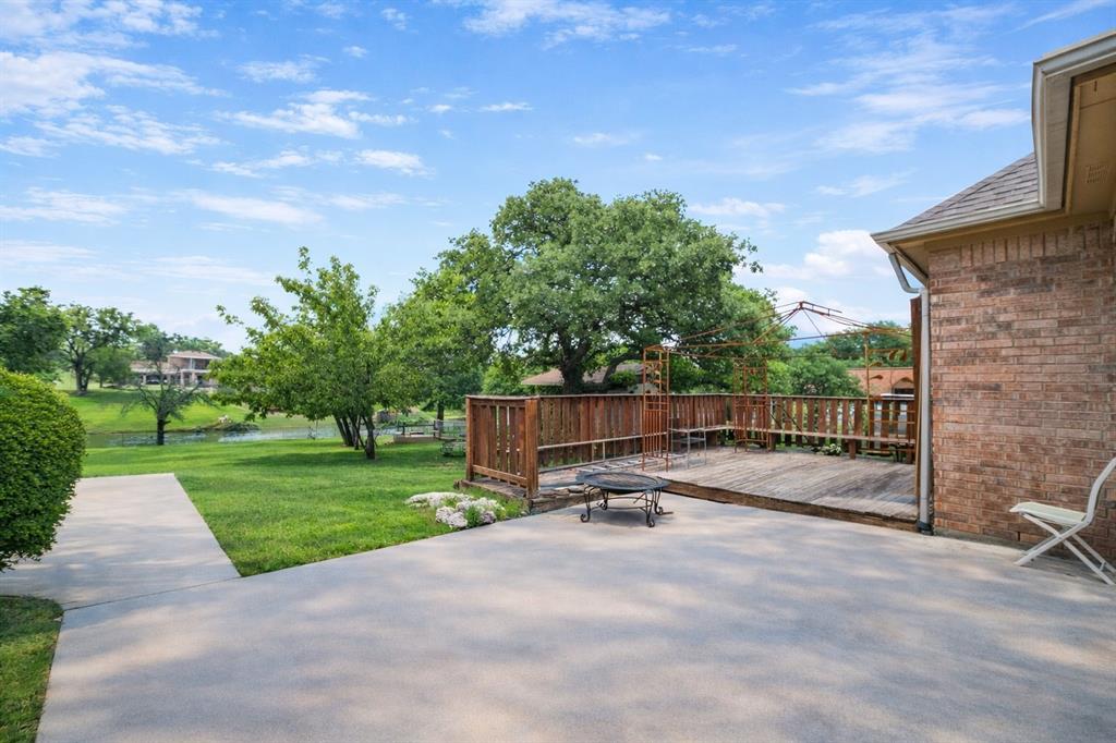 12020 Younger Ct, Azle, TX 76020