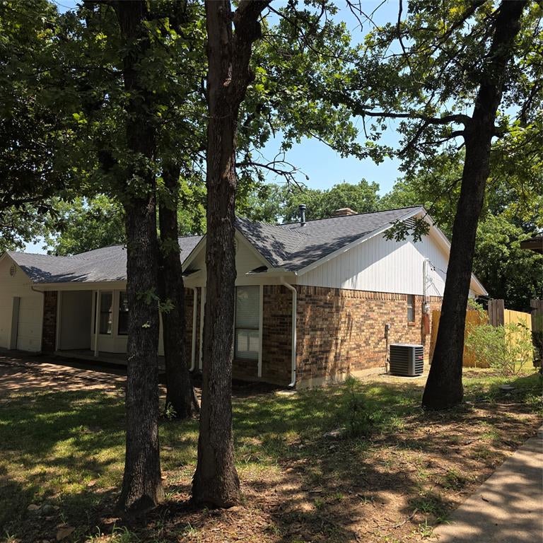 5525 Parliament Dr, Arlington, TX 76017 photo