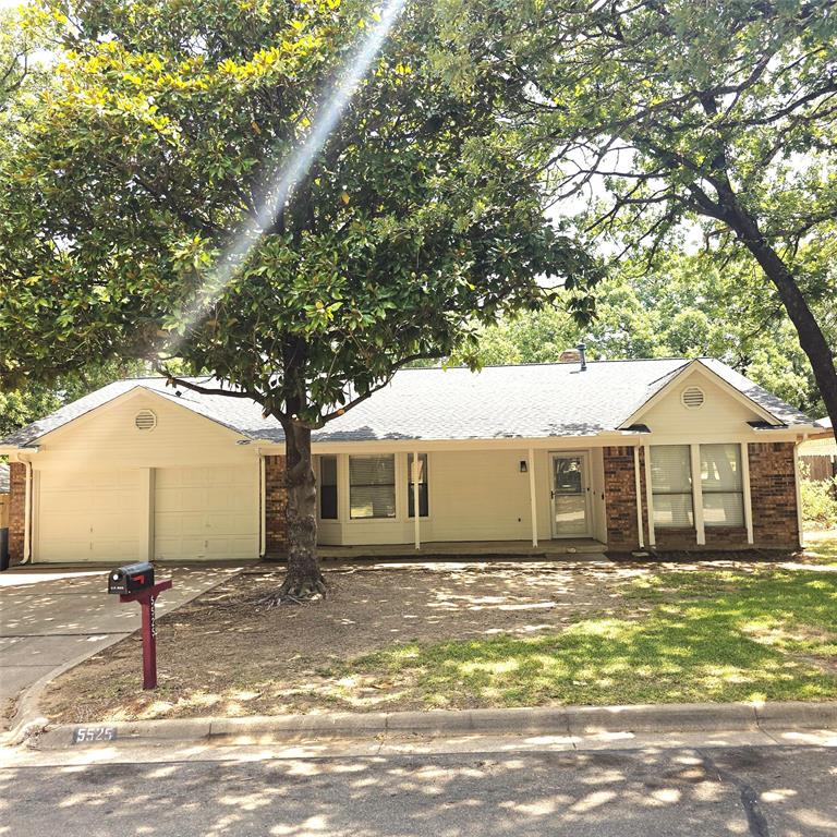 5525 Parliament Dr, Arlington, TX 76017