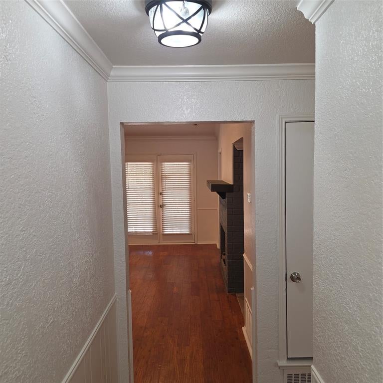 5525 Parliament Dr, Arlington, TX 76017 photo