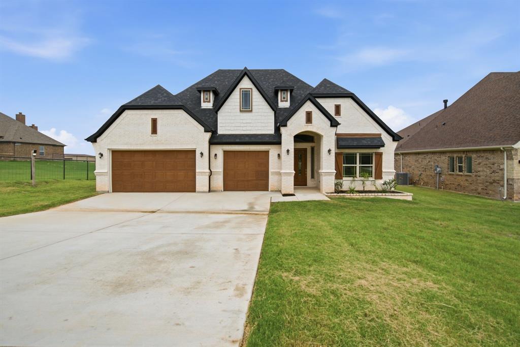 680 Jennings Ln, Azle, TX 76020
