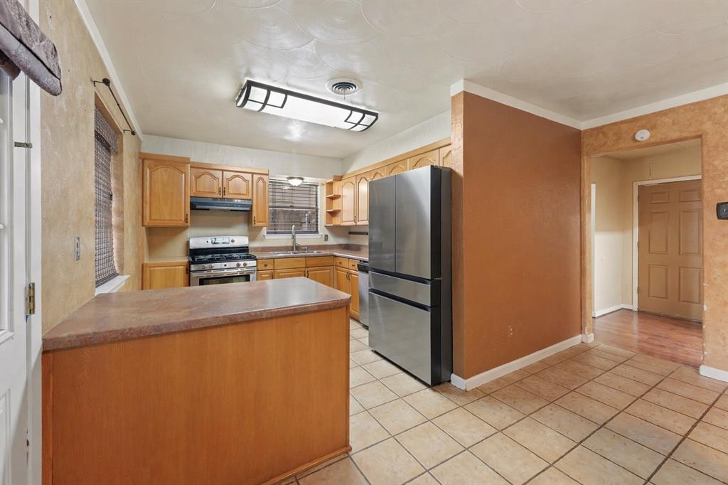 14813 Oakwood Ln, Balch Springs, TX 75180 photo