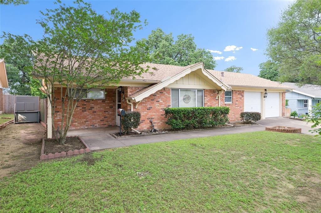 1607 Windlea Dr, Euless, TX 76040