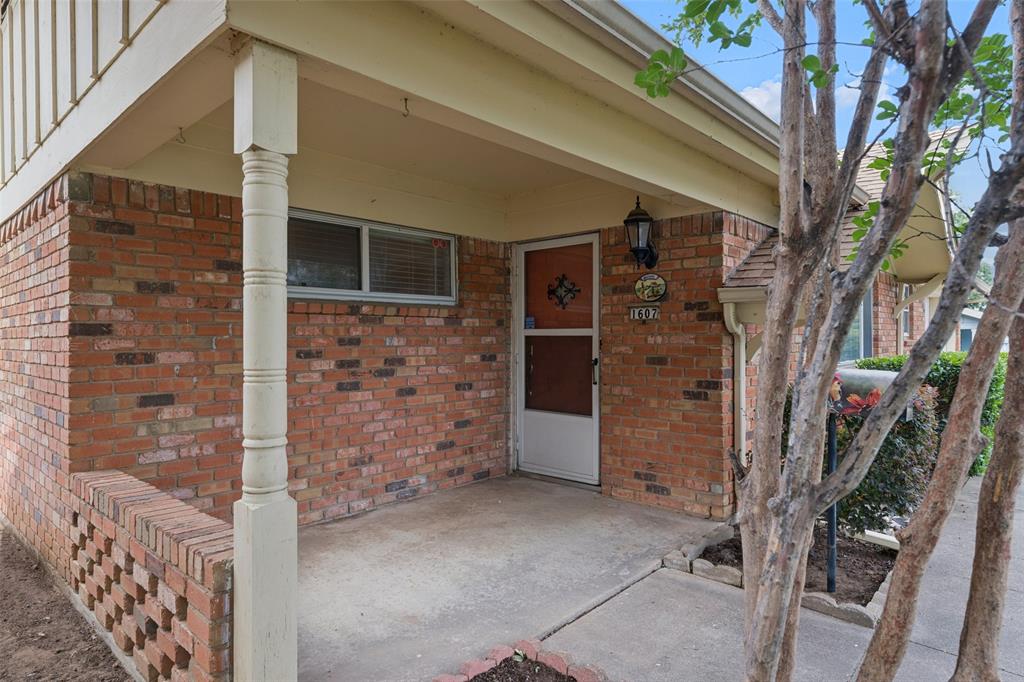 1607 Windlea Dr, Euless, TX 76040 photo