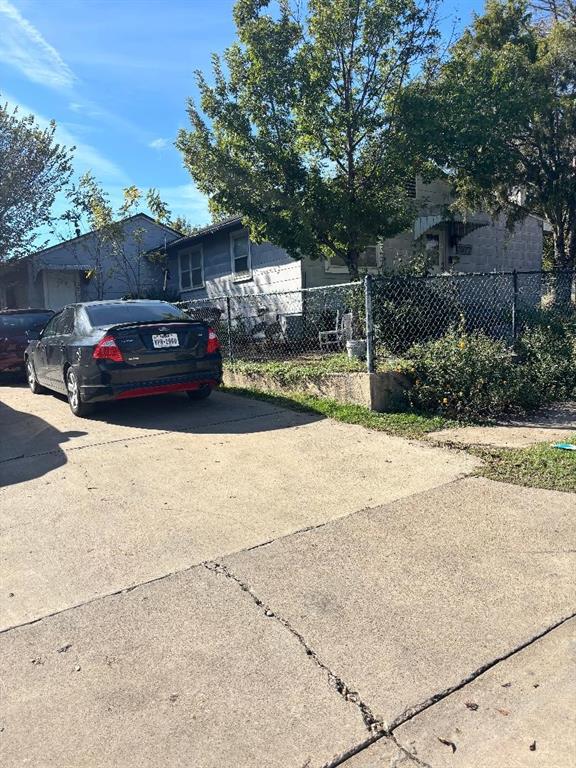 2577 22 St, Fort Worth, TX 76106