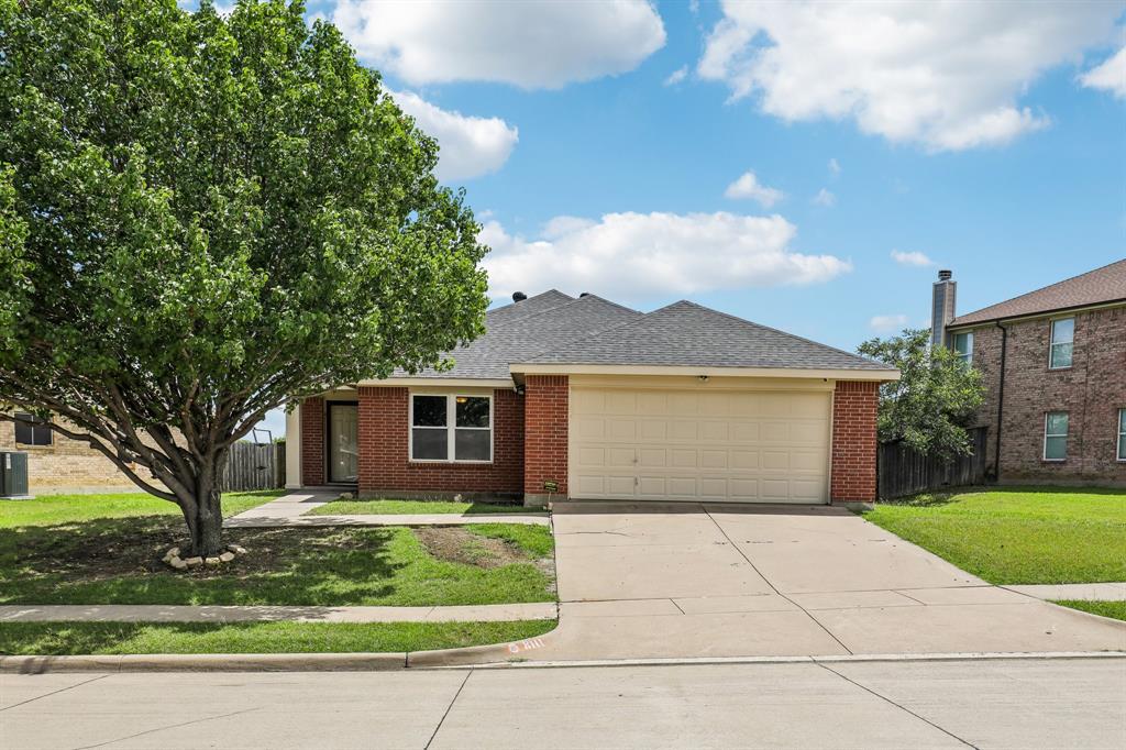 8111 Macgregor Dr, Arlington, TX 76002