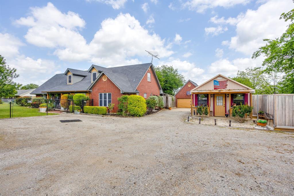 3914 Redbird Ln, Joshua, TX 76058