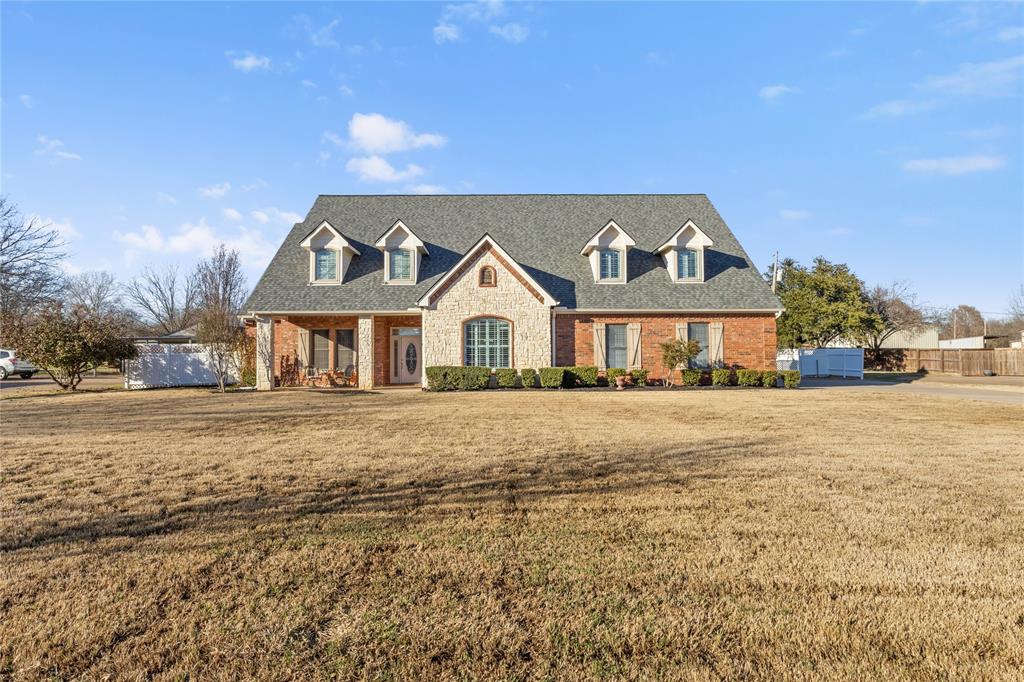 143 Southwood Dr, Burleson, TX 76028
