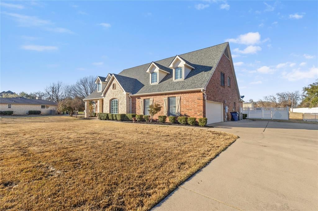 143 Southwood Dr, Burleson, TX 76028 photo