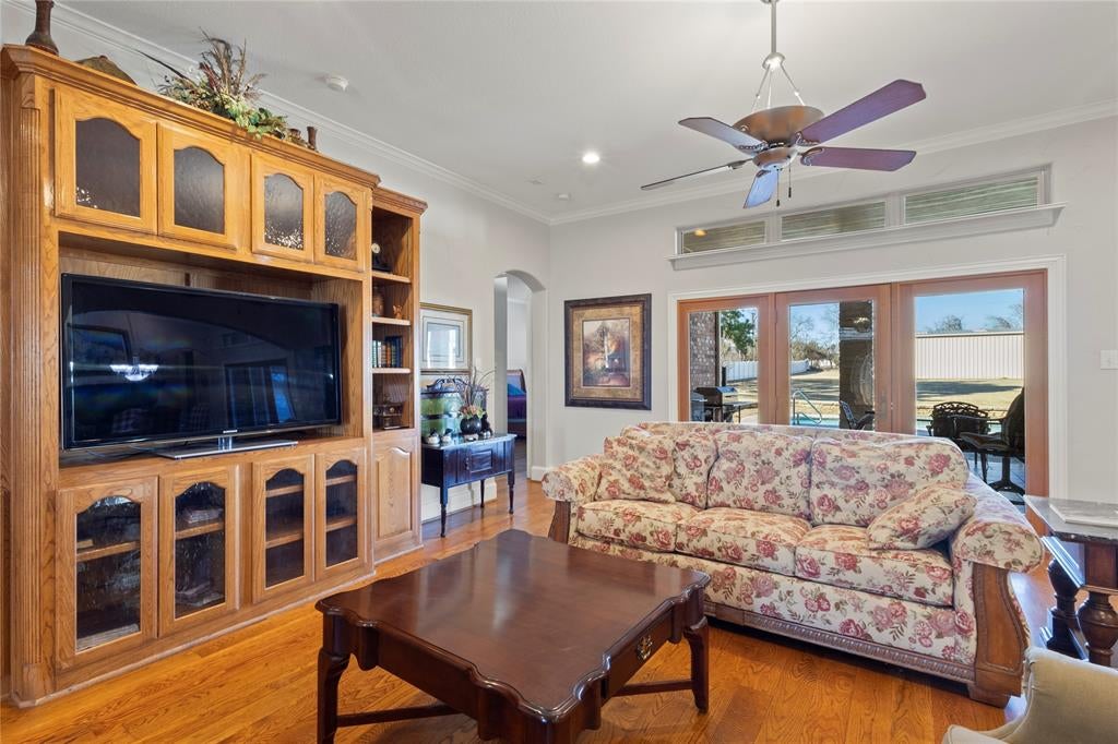 143 Southwood Dr, Burleson, TX 76028 photo