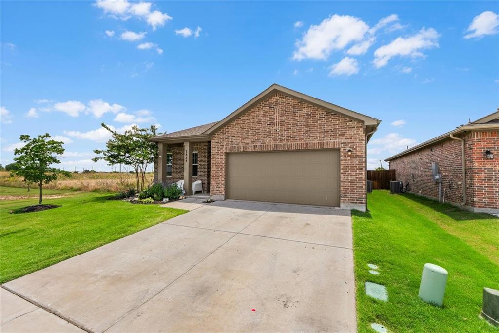 1537 Shadow Hawk Dr, Fort Worth, TX 76052 photo