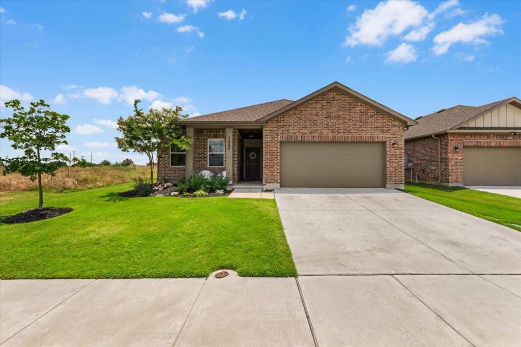 1537 Shadow Hawk Dr, Fort Worth, TX 76052
