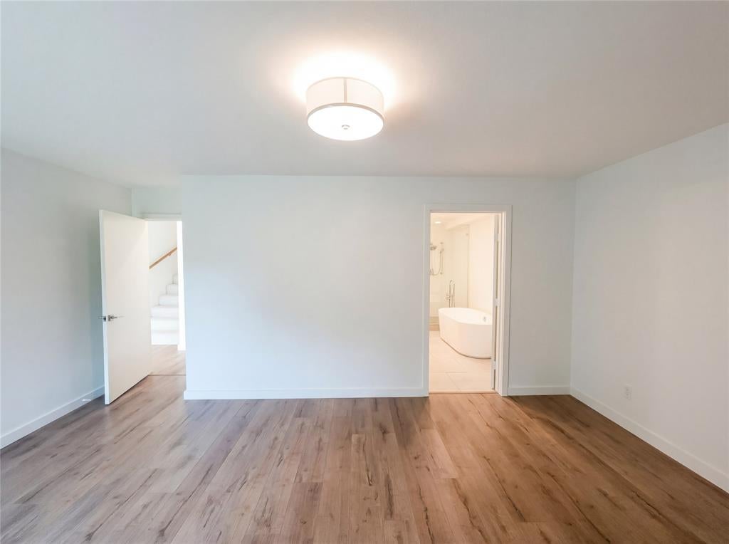 7121 Winding Creek Rd, Dallas, TX 75252 photo