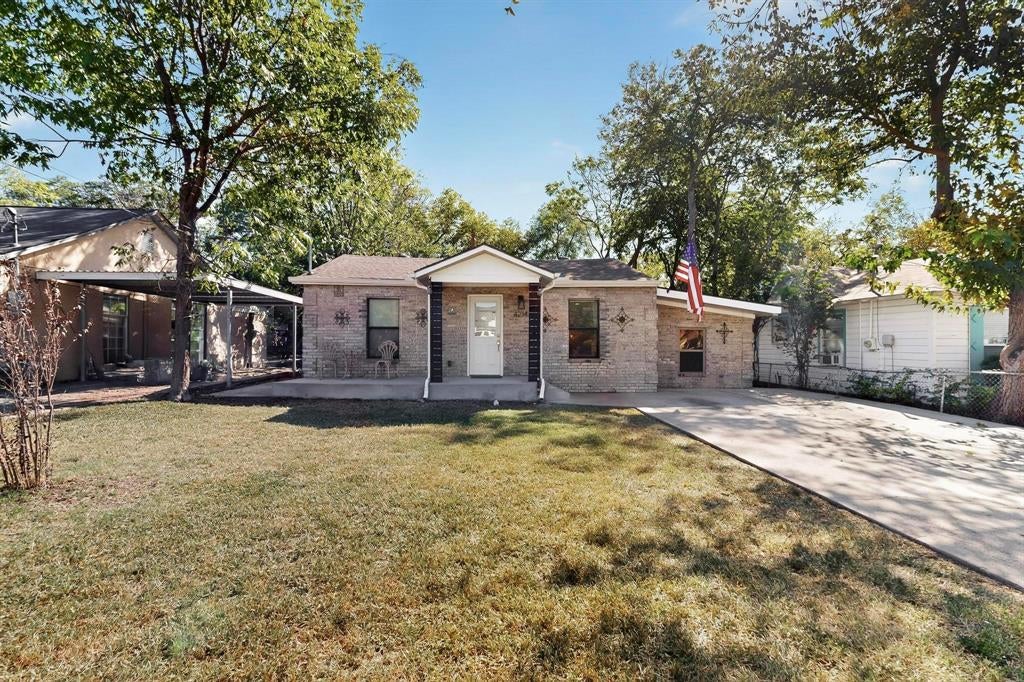 4214 Falls Dr, Dallas, TX 75211