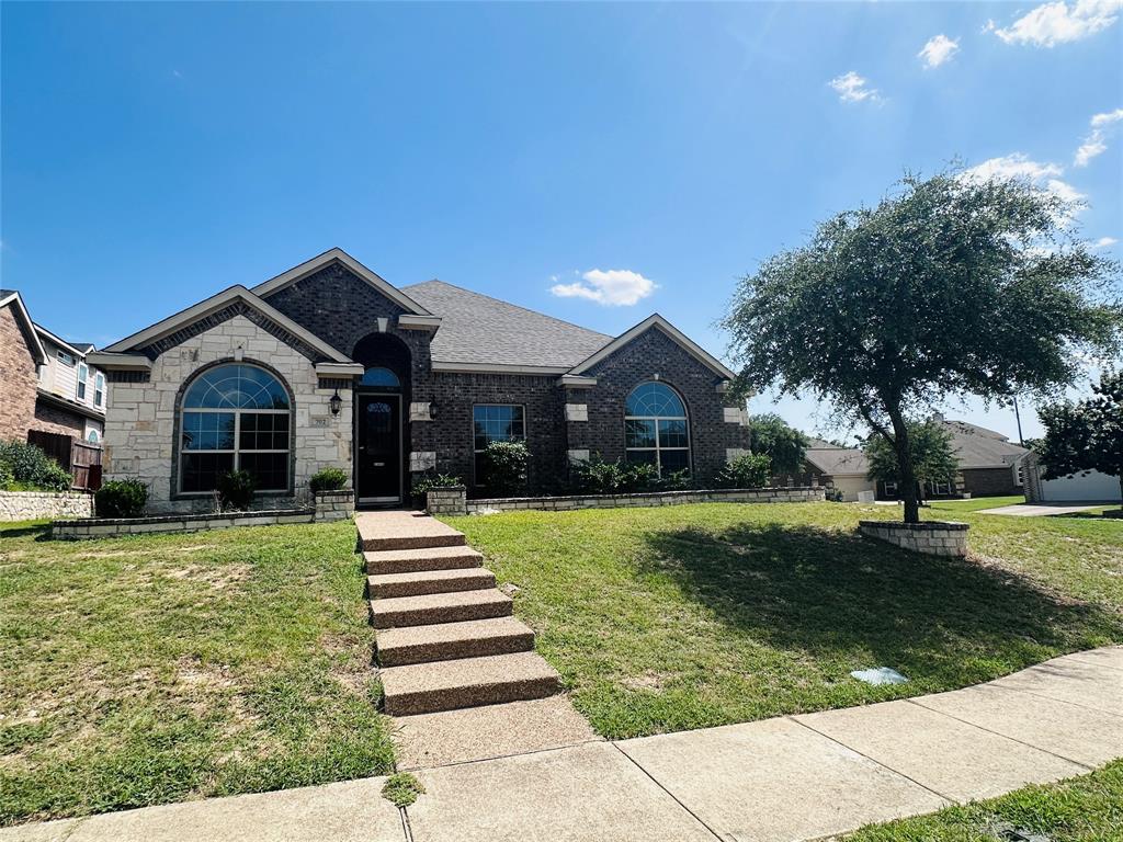 702 Carolyn T Hunt Dr, Cedar Hill, TX 75104