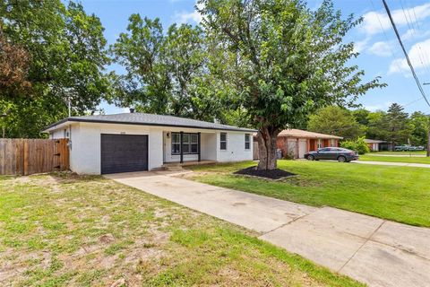 Single Family Residence in Benbrook TX 1035 Warden Street.jpg