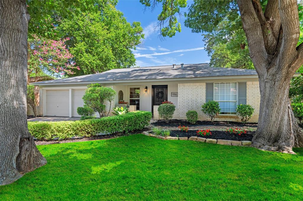 1705 Manchester Dr, Arlington, TX 76012