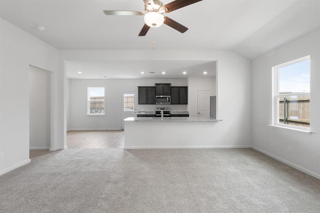 945 Cawthorne Trl, Fort Worth, TX 76108 photo