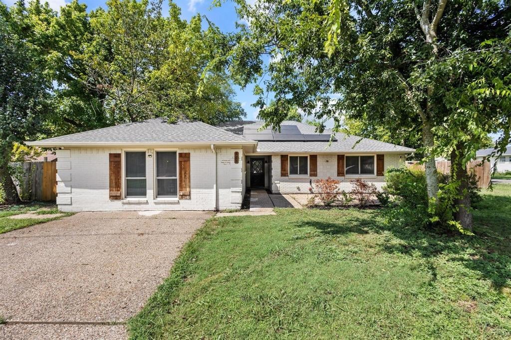 878 Main Dr, Van Alstyne, TX 75495