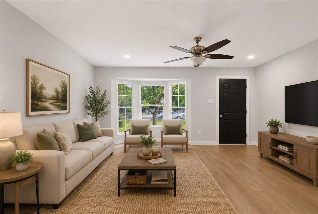 2607 W Lovers Ln, Dallas, TX 75235 photo