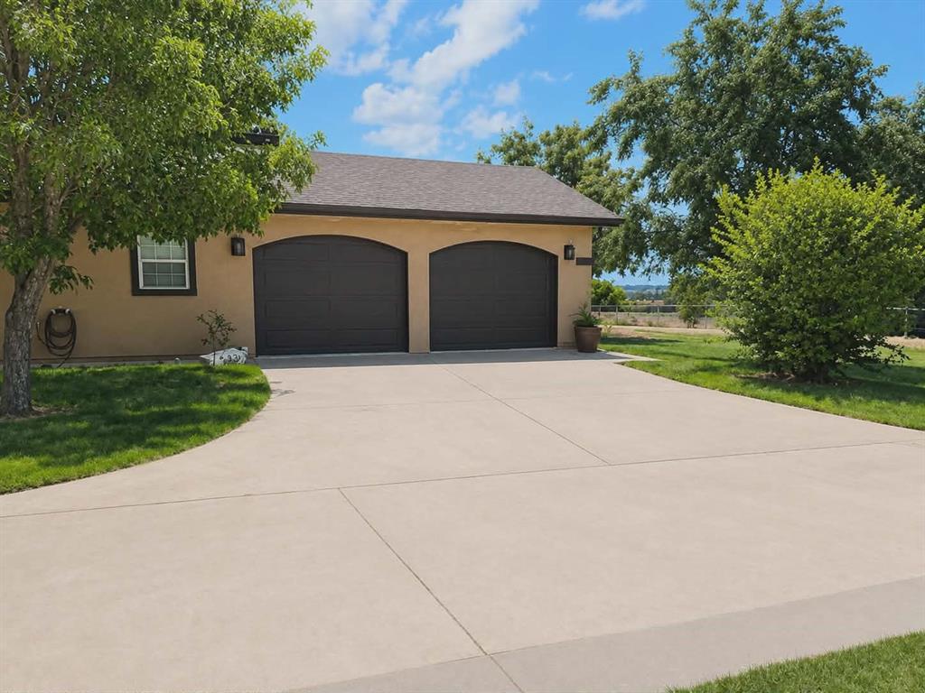 3711 Dove Creek Rd, Cleburne, TX 76031 photo