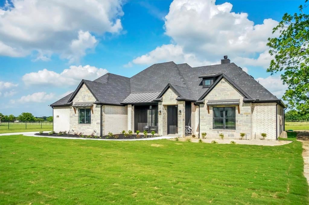 1028 Henry Way Rd, Springtown, TX 76082